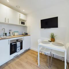 Stylish 1BR in Cheltenham Place