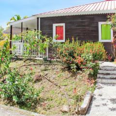 Bungalow accueillant à Bouillante avec climatisation et terrasse