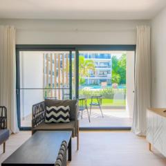 Bran new condo with pool access