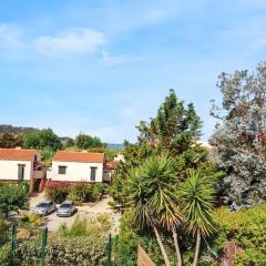 Maison accueillante à Calcatoggio avec jardin clôturé.