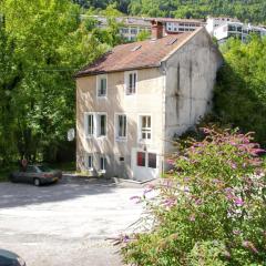 Maison familiale spacieuse à Saint-Claude, vue sur la rivière