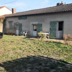 Charmante maison à Mouterre-Silly avec jardin et terrasse