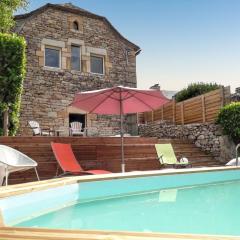 Maison de caractère à Pierrefiche avec piscine privée
