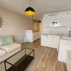 06AI - Beautiful renovated studio - sea and pool view
