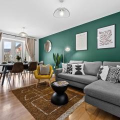 Spacious 6-bedroom house - 3 parking spaces - Superfast Wi-Fi - Close to M5 - Long-stay rates!