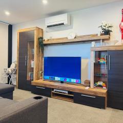 2Bed 2Bath,2Car Park, cool vibe Balcony in the sky