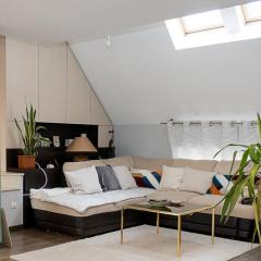 Modern 2-Level Apartment with Balcony in Varna by Flat Mаnager