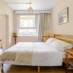 Spacious Bedroom Apartment near Tube