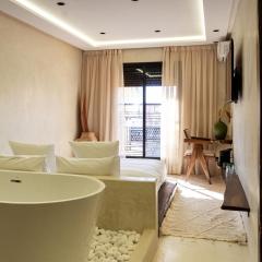 Suite luxueuse avec baignoire ouverte