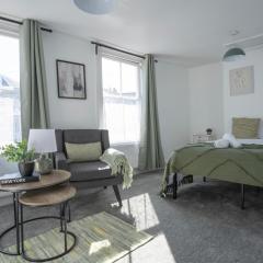 4-Bedroom Central Canterbury Cottage