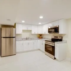 1 Mi to Metro DC Area Apt with Fenced Yard!