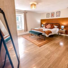 Bourne Cottage, Cozy 3 Bed Haven, Sleeps 7, Pets Stay Free, Central Stay, Xbox Fun