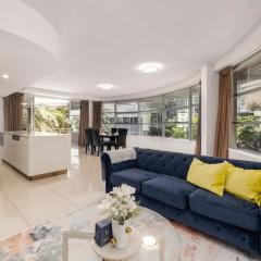 Newly Renovated 3BR Apartment 2 Parking Spaces Pool Gym City Views Walk to Shops