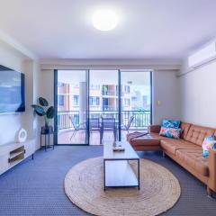 5mins Walk to Central 2 Bedroom Parking Pool