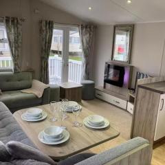 Caravan-Sleep8-HotTub-FreeP-Balcony-FamilyFriendly