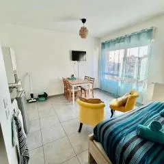 Studio neuf, Métro, Résidence protégée