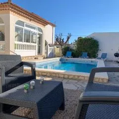 Chalet with pool near the sea