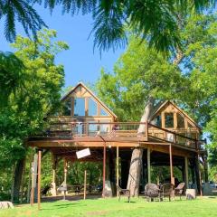 Waterfront Prairie Flower Treehouse