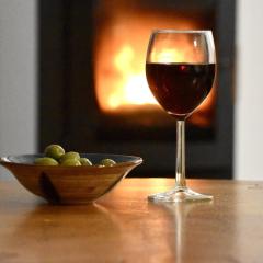 Bream Loft, dog friendly, wood burner, walking distance to beach