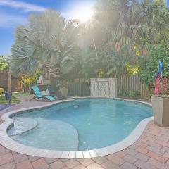 Kiki 3 - Men's Clothing optional Guest Houses