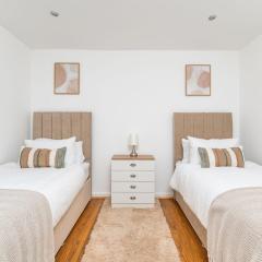 Leeds Beautiful Home - Parking - Yorksha Property