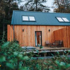 Forest Corner Luxury Apartment with Hot Tub