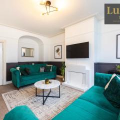 Gorgeous & Stylish 3BR Home HIGH STREET LOCATION by Luxiety Stays Serviced Accommodation