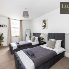Amazing & Modern 3BR Home HIGH STREET LOCATION by Luxiety Stays Serviced Accommodation