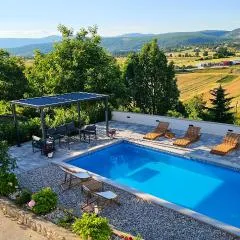 4 Bedroom Nice Home In Gornji Vinjani