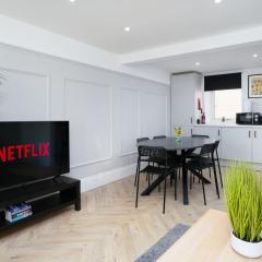 Modern 5 BED-2 BATH Apartment