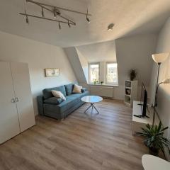 1 Raum Dachgeschosswohnung in ruhiger Lage