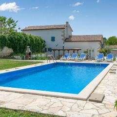 3 Bedroom Amazing Home In Ruzici