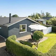 Cozy Home In Juelsminde With Wifi