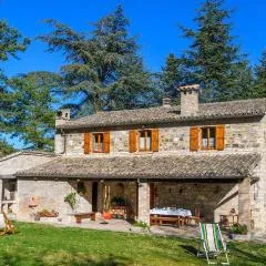 4 Bedroom Beautiful Home In Acqualagna