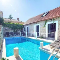 Gorgeous Home In Sinj