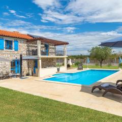 Awesome Home In Mihelici With Wifi