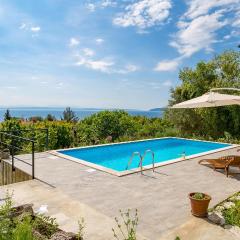 2 Bedroom Gorgeous Apartment In Lovran