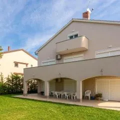 Stunning Apartment In Mladenici