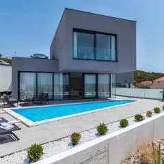 2 Bedroom Stunning Home In Sibenik