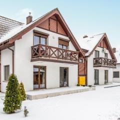 Stunning Apartment In Zarnowska