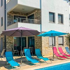 9 Bedroom Awesome Home In Starigrad