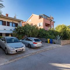 Cozy Apartment In Kornic With Wifi