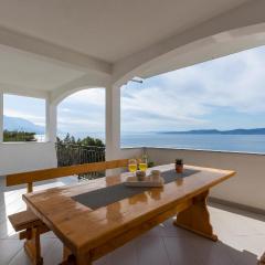 1 Bedroom Lovely Apartment In Pisak