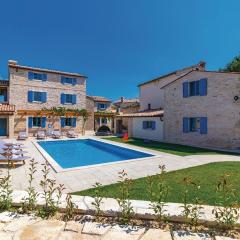 Nine-Bedroom Holiday Home In Bokordici