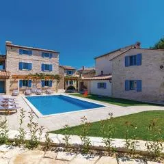 Nine-Bedroom Holiday Home In Bokordici