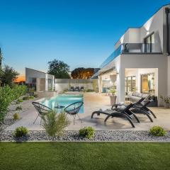 4 Bedroom Beautiful Home In Banjole