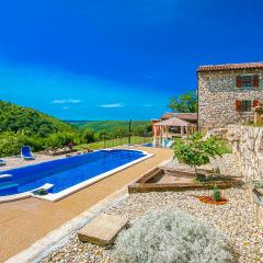 2 Bedroom Beautiful Home In Labin