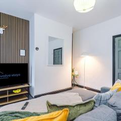 Free Park, Sleeps 8, Stunning Home in Salford, Long Term Disc, Perfect For Groups