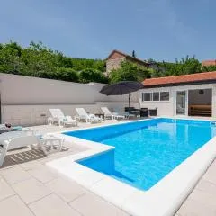 Gorgeous Home In Lokvicici With Wifi