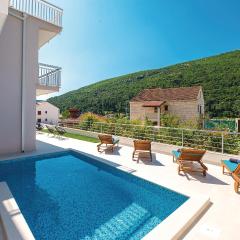 Two-Bedroom Apartment In Mokosica